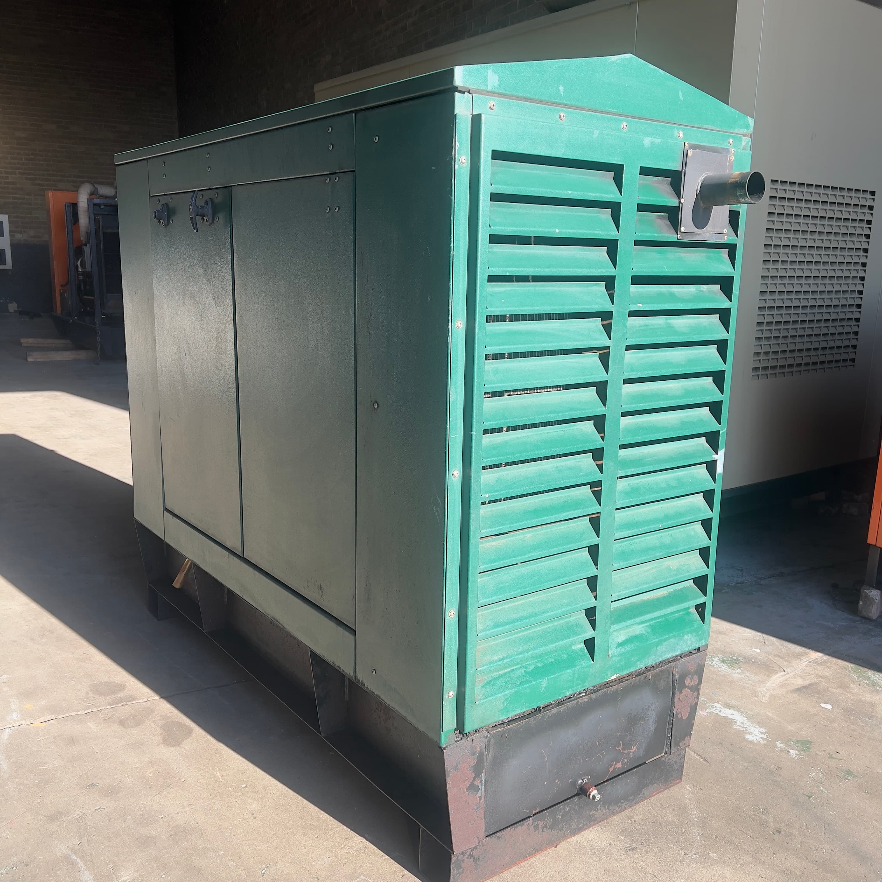 PERKINS 15KVA DIESEL SET — photo 1 of 8