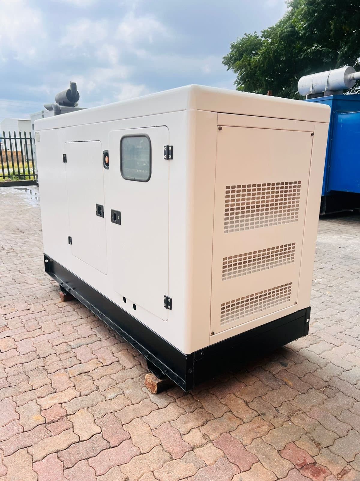 150KVA FAW DIESEL SET — photo 1 of 4